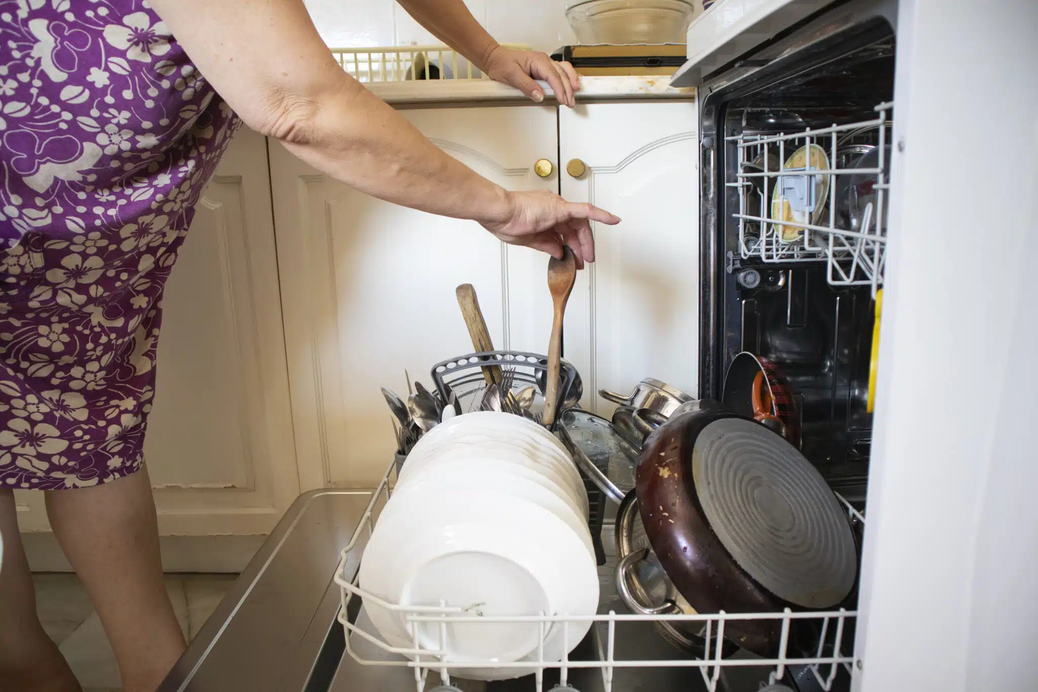 Ces ustensiles à bannir d'urgence : les victimes favorites du lave-vaisselle